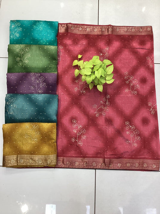 Saree blouse in velvet with embroidered accents