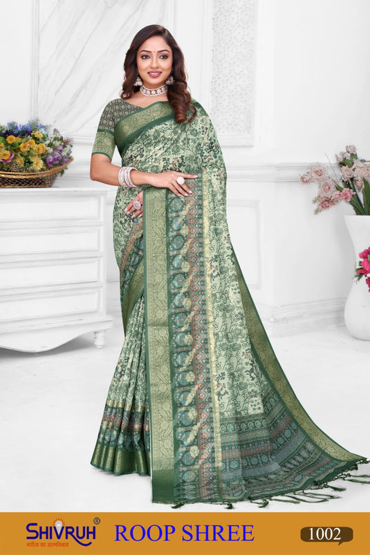 Latest saree in crepe fabric with trendy print.