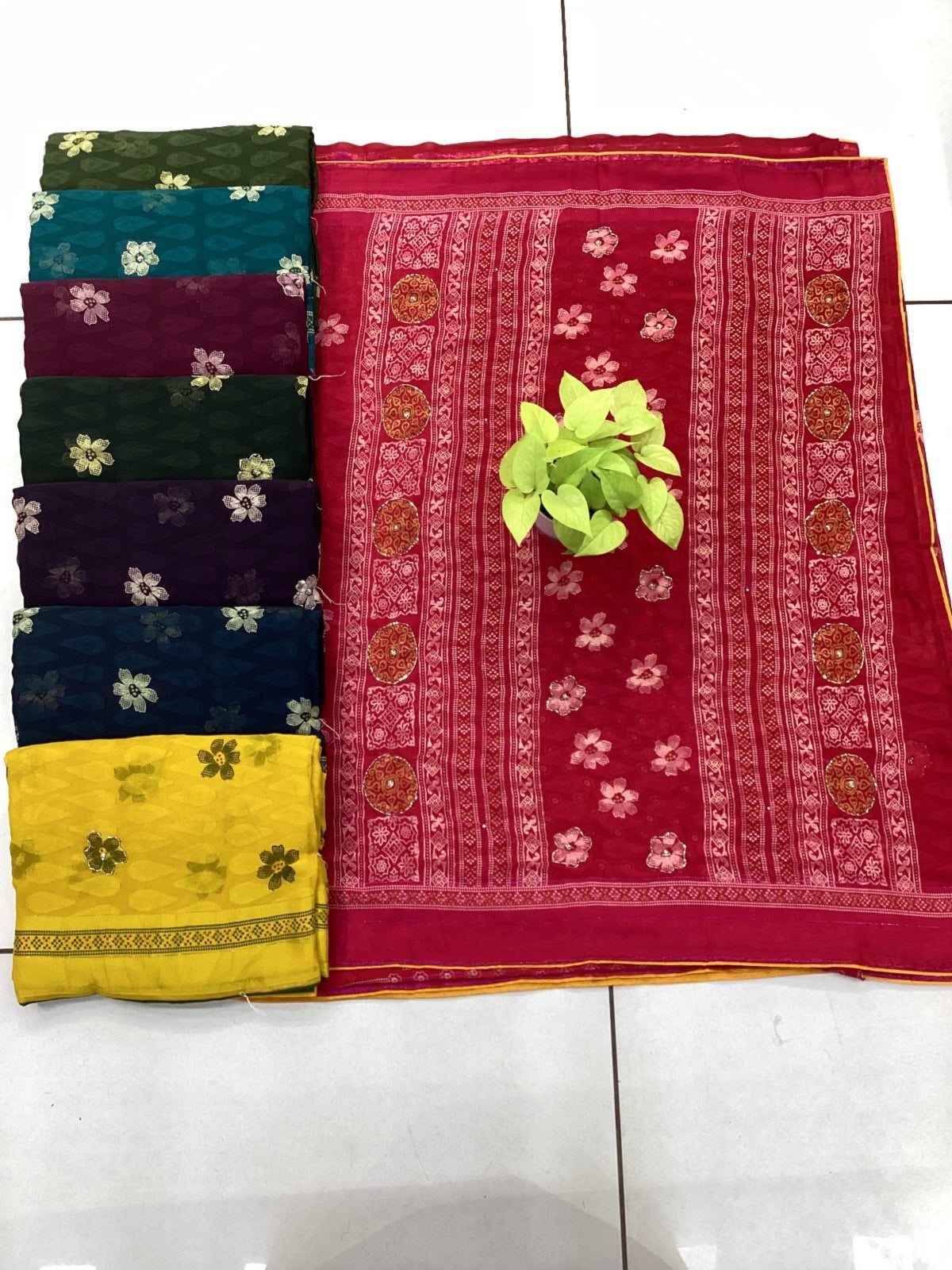 Sleeveless saree blouse with modern cut