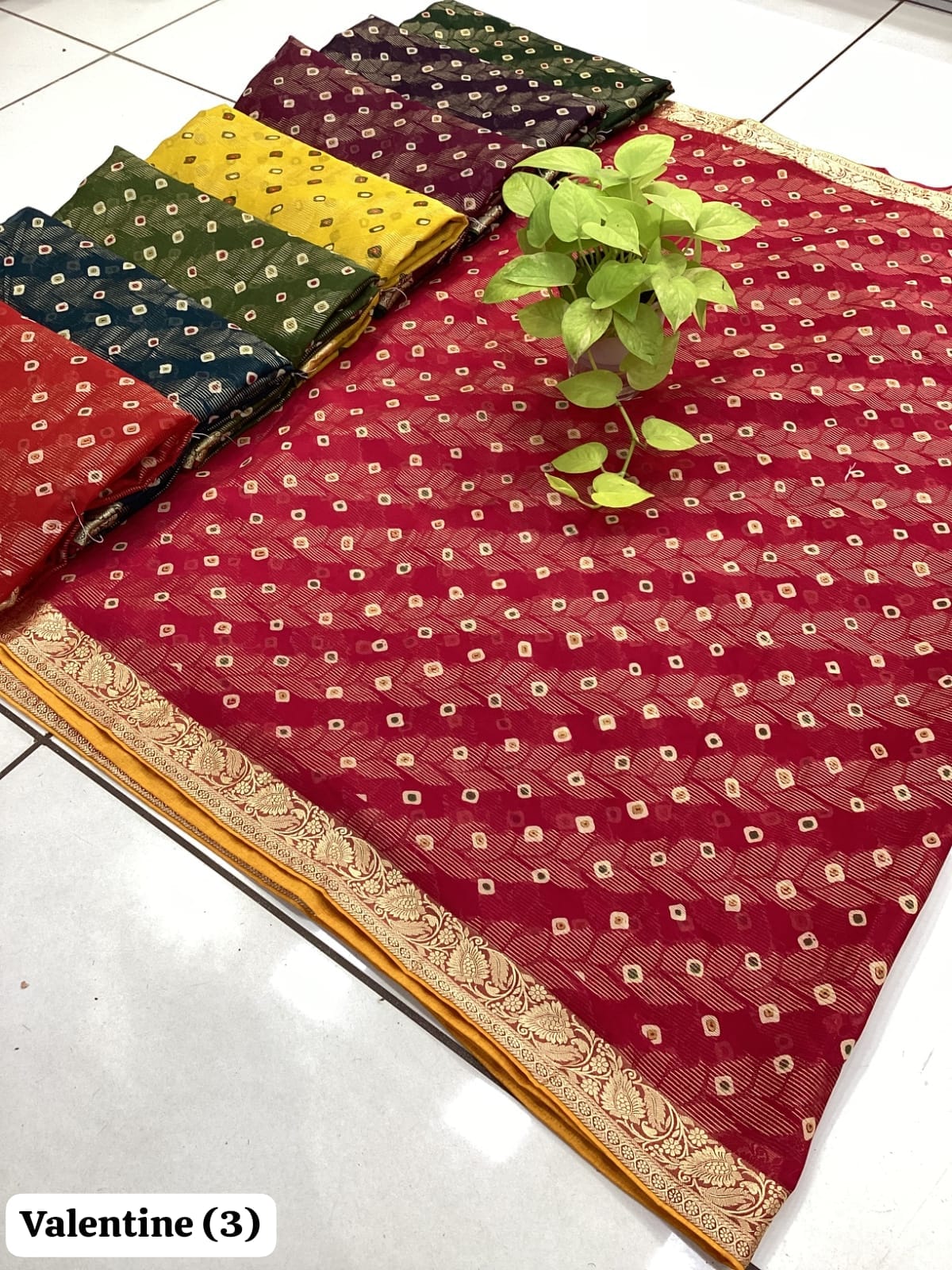 Leheriya saree with lace border and contrast piping