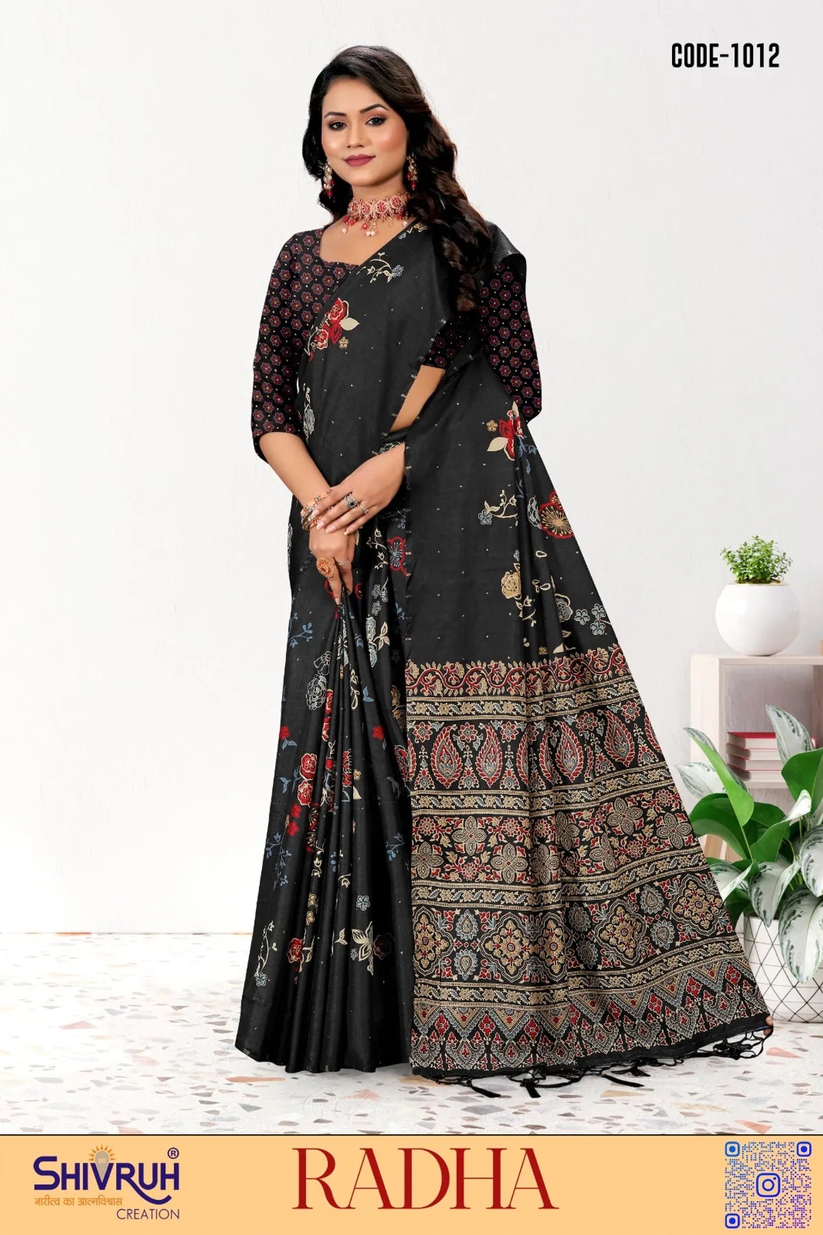 ???? with antique motif and soft silk drape