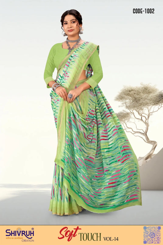 Lehariya saree with bright pink flare