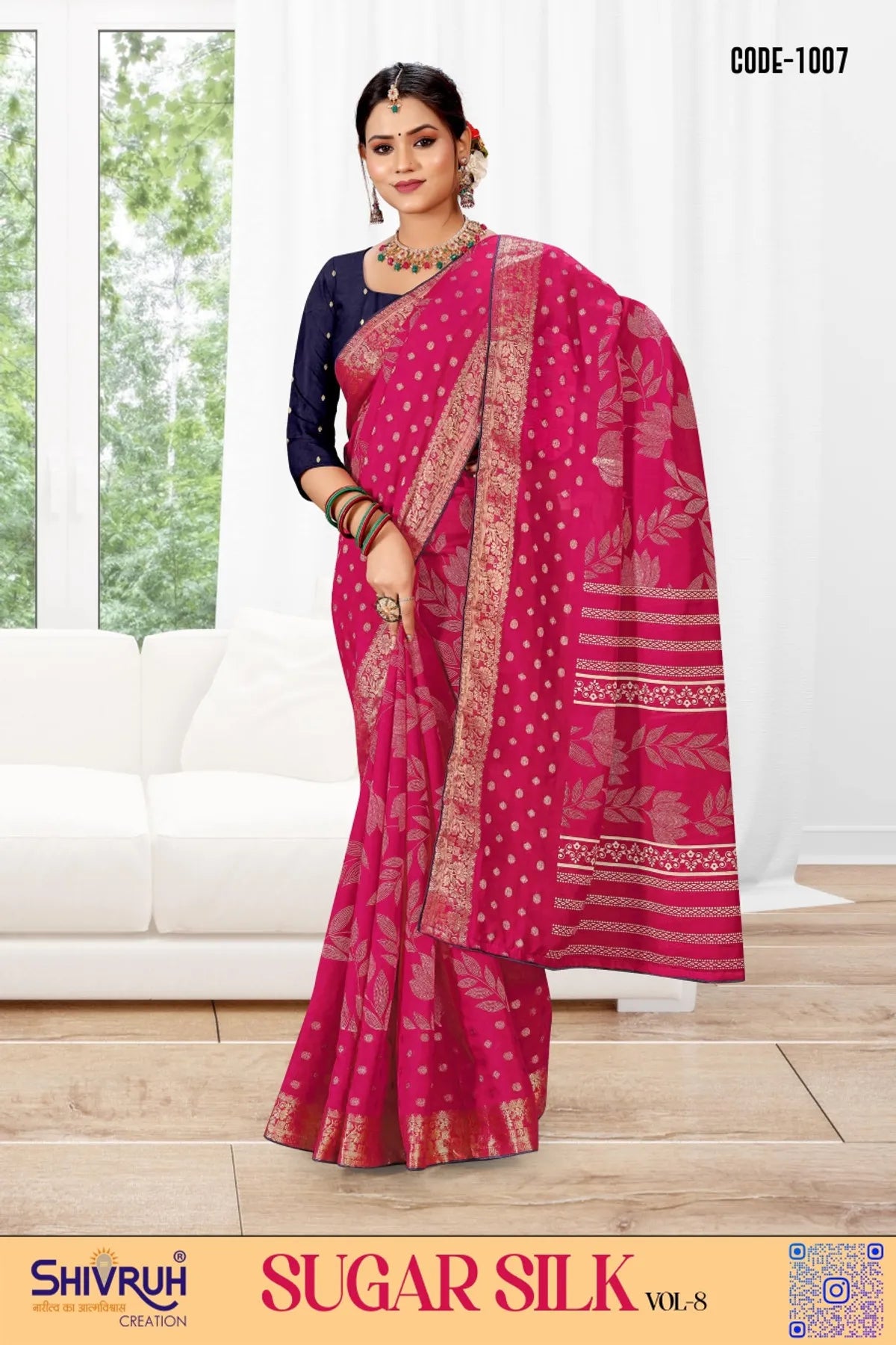 Glamorous saree look with pleated pallu