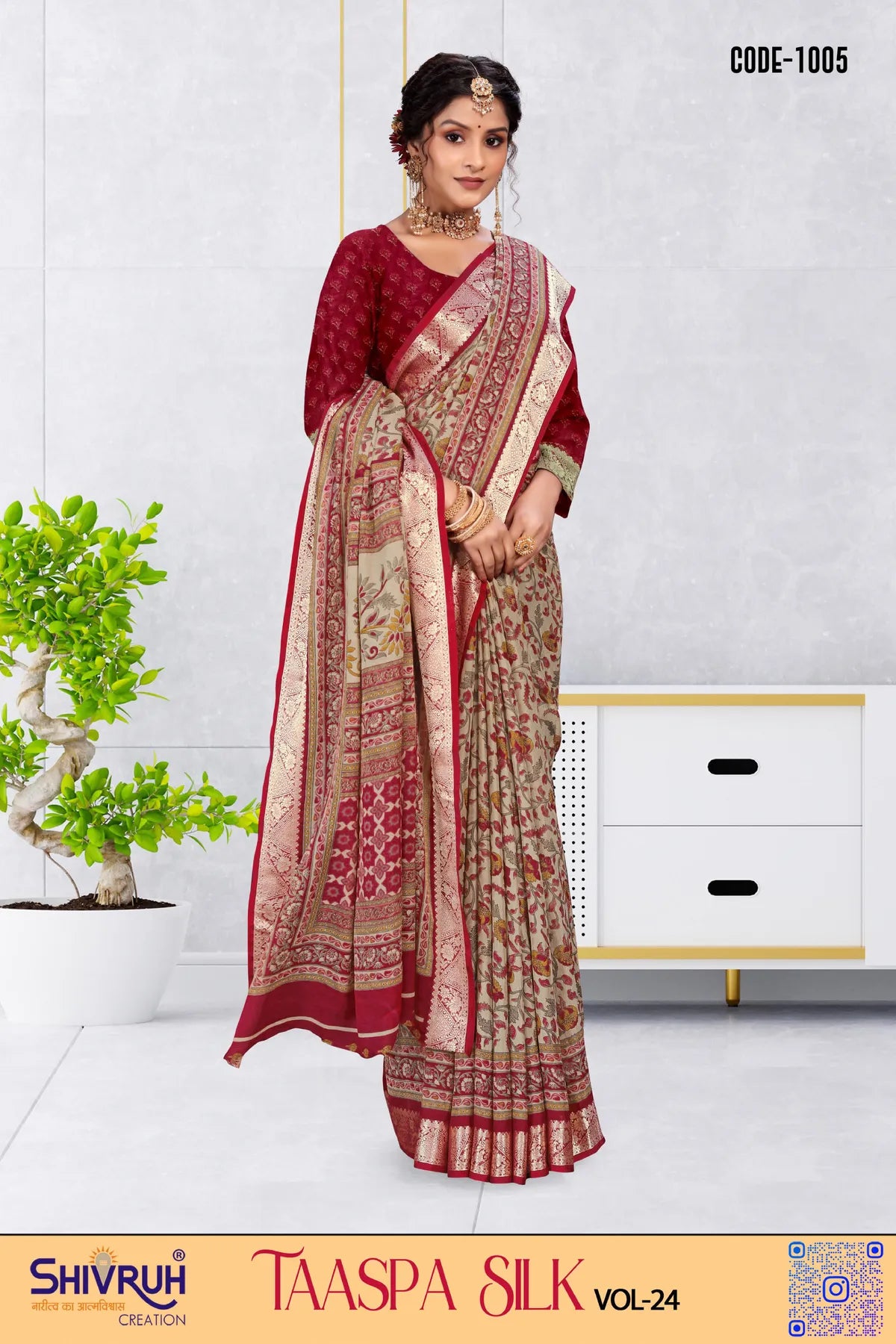 Classy saree look with minimal styling