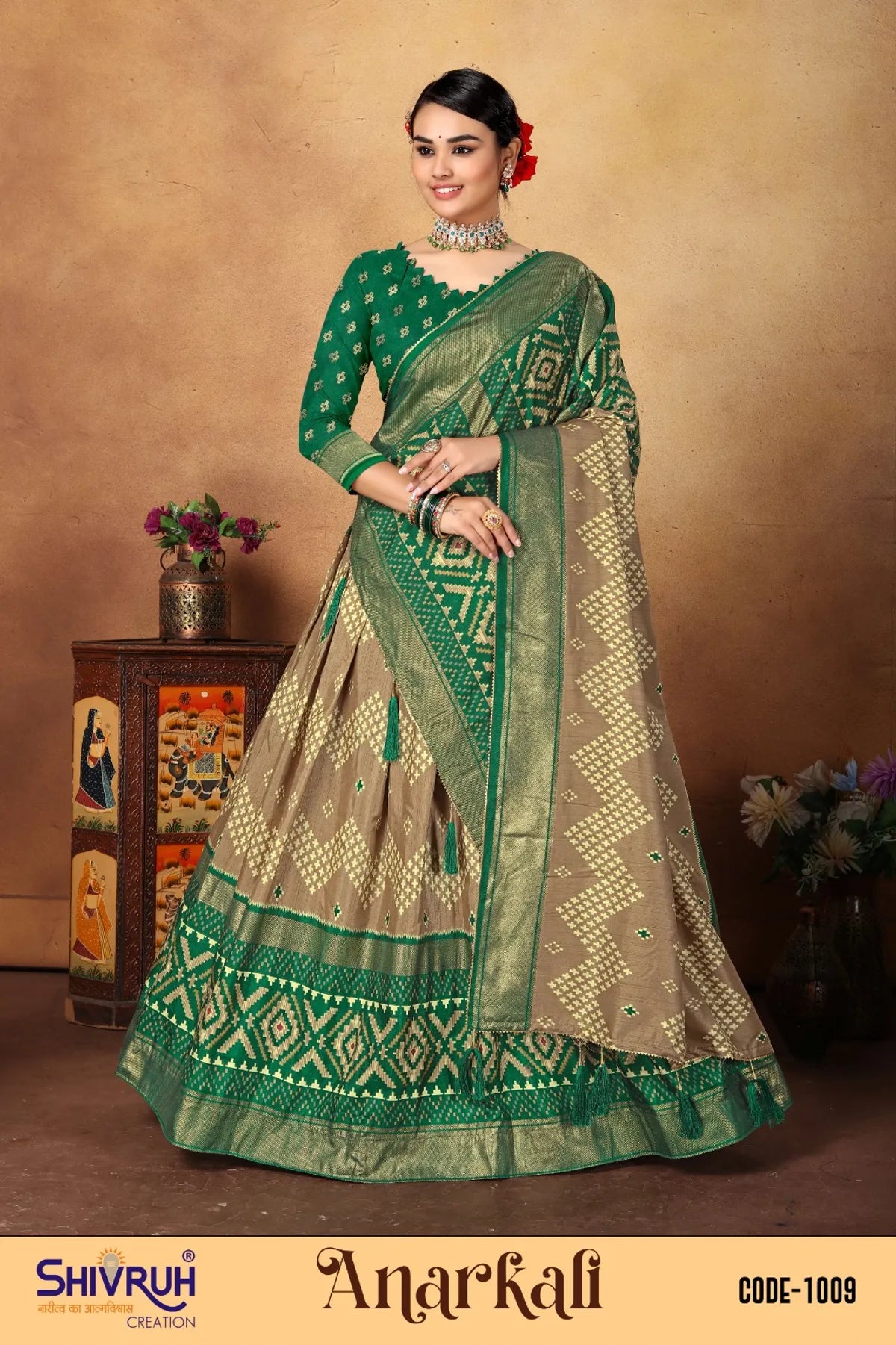 Saree blouse set including blouse and pleated sari