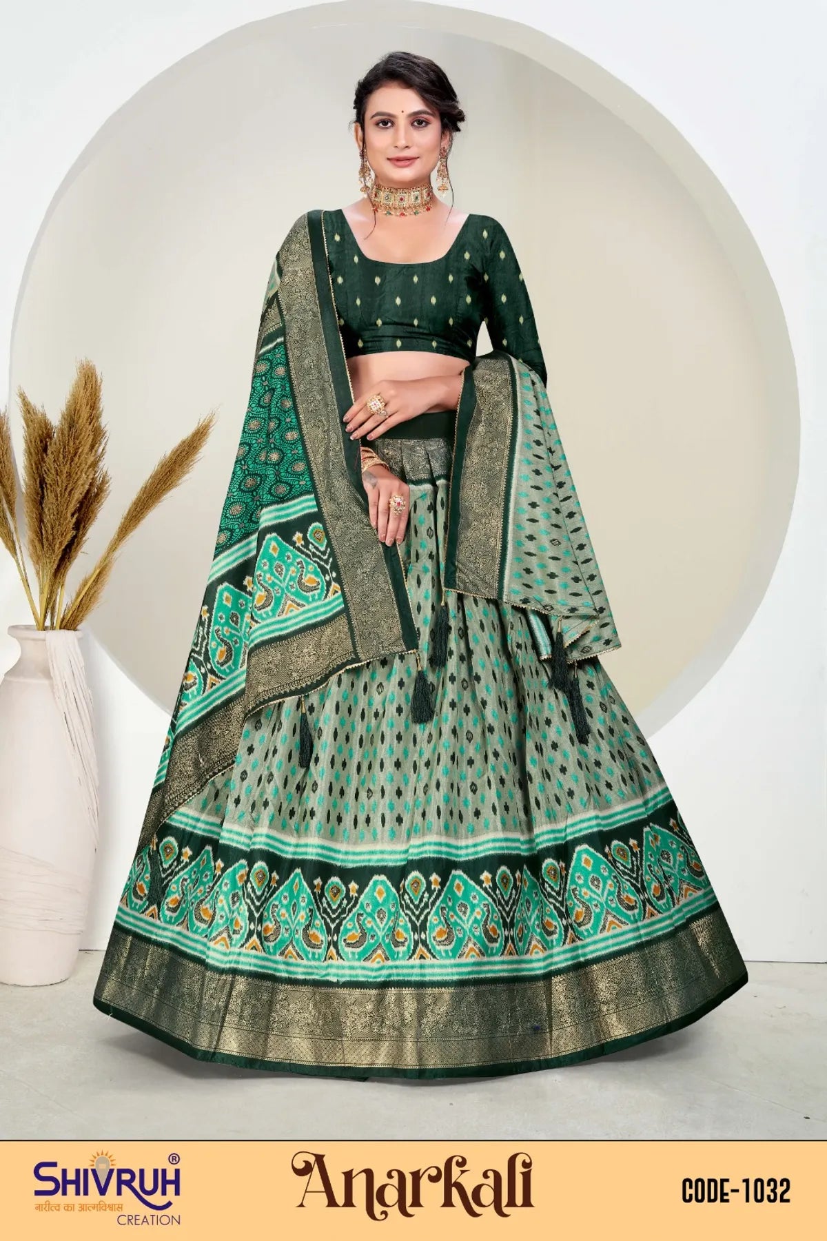 ???? in mystic gray with contrast embroidery