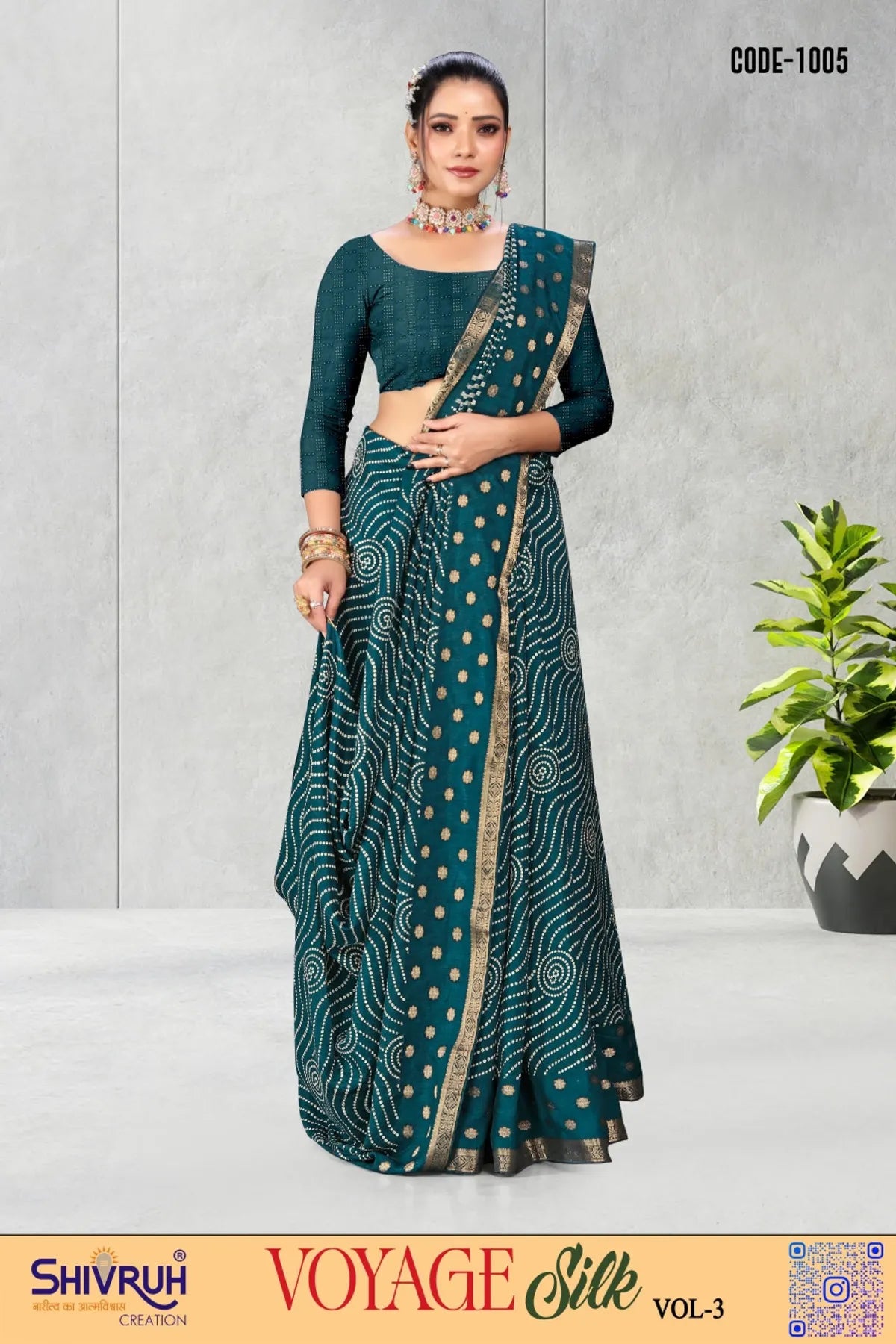 Trendy online saree in crepe with abstract print