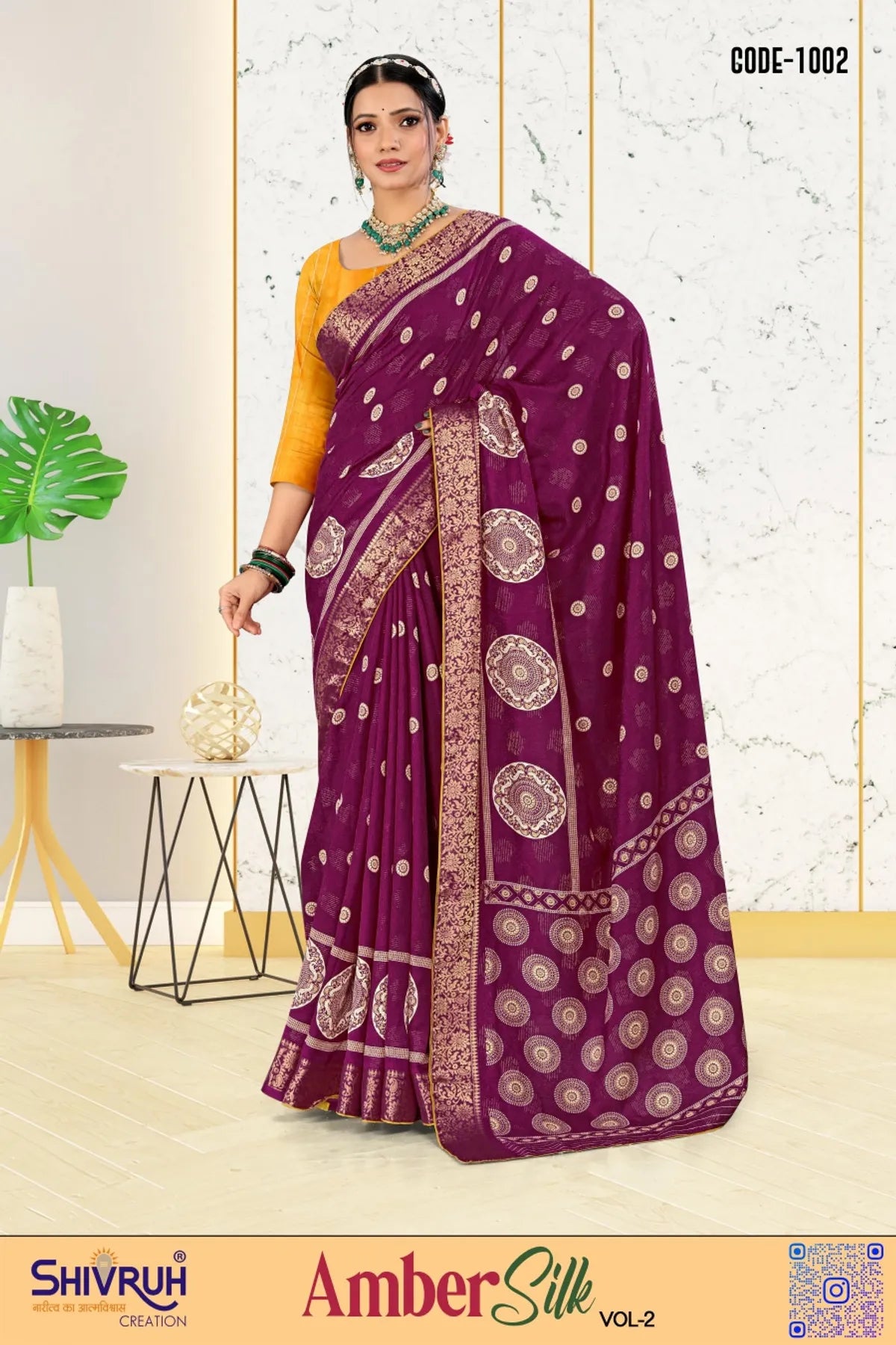 Saree blouse in chiffon with drop hem
