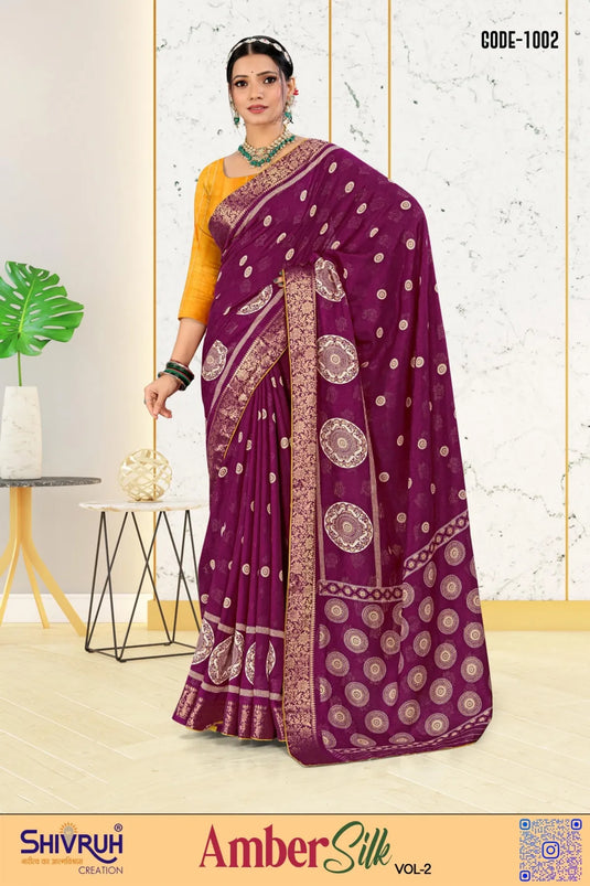 Saree blouse in chiffon with drop hem