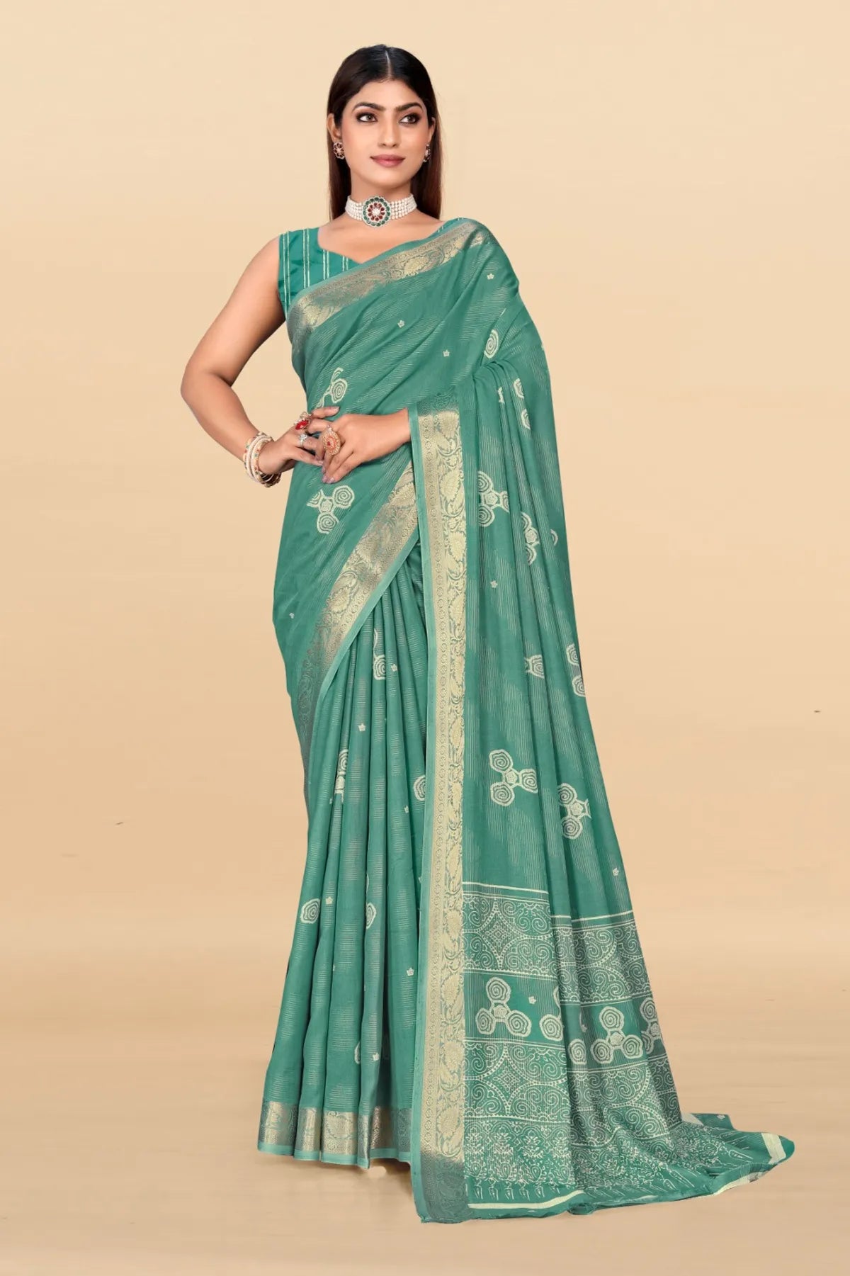 Hot saree in fuchsia with detachable pallu