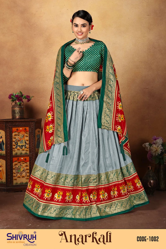 ???? in classic ivory with zari lines